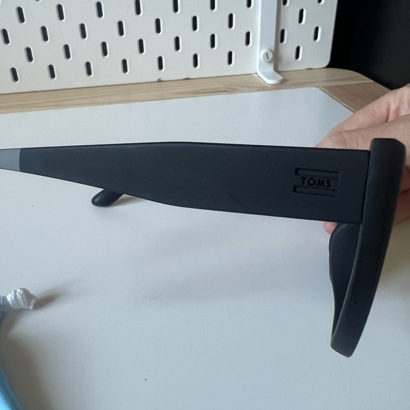 NWOT Toms Women’s Sydney Cat Eye Matte Black Olive Gradient sunglasses - Picture 5 of 7